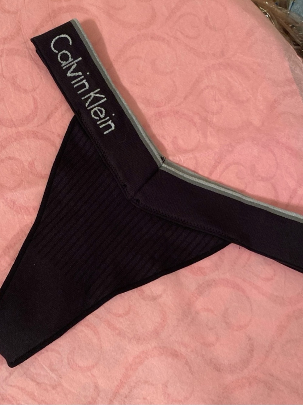 Calvin Klein NWT Wom S Black Rib Knit Stretch Thong Panty